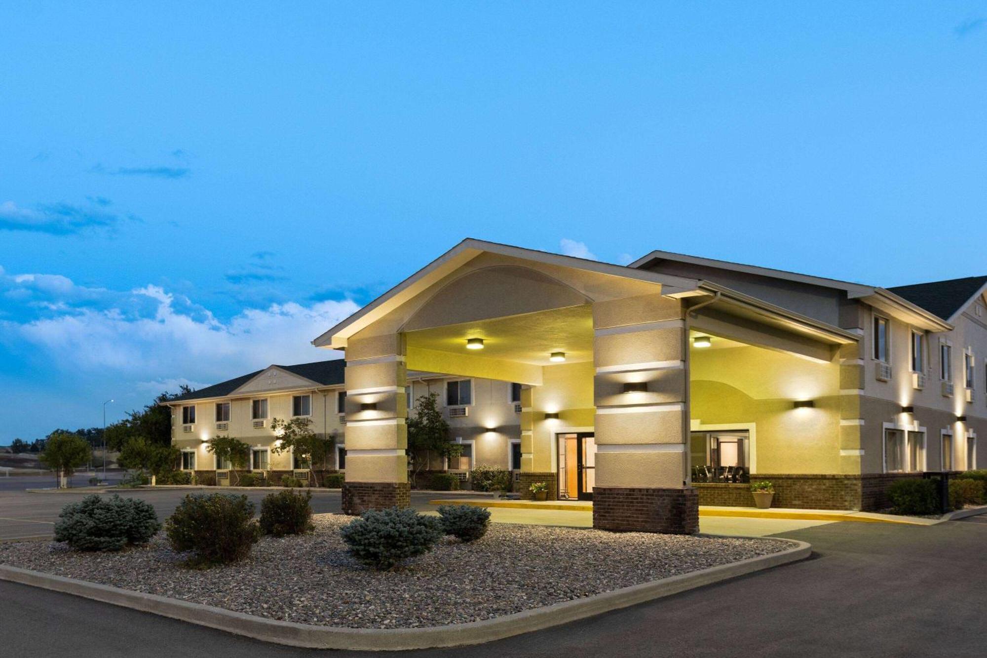 Super 8 By Wyndham Big Timber Motel Exterior photo