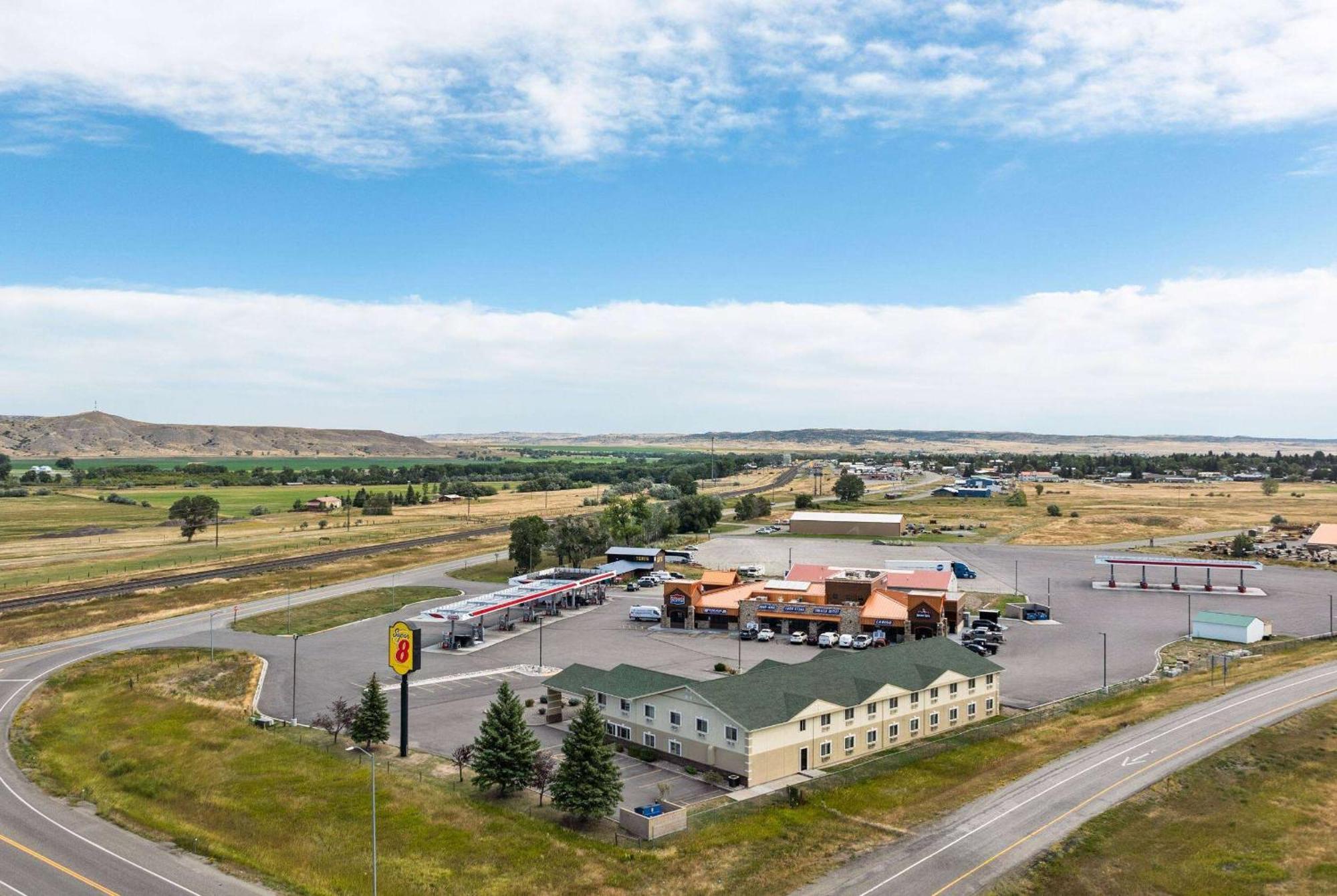 Super 8 By Wyndham Big Timber Motel Exterior photo