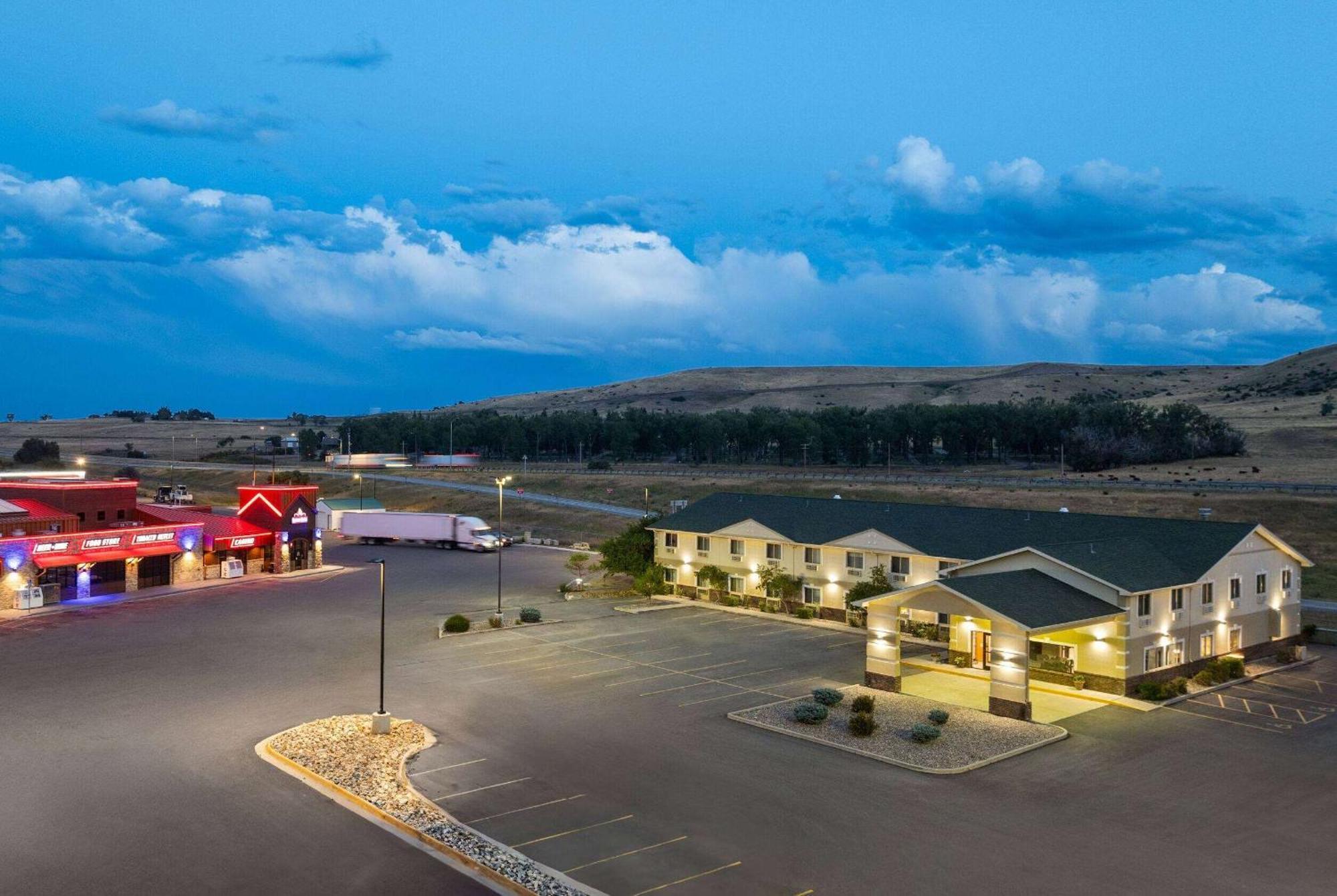 Super 8 By Wyndham Big Timber Motel Exterior photo